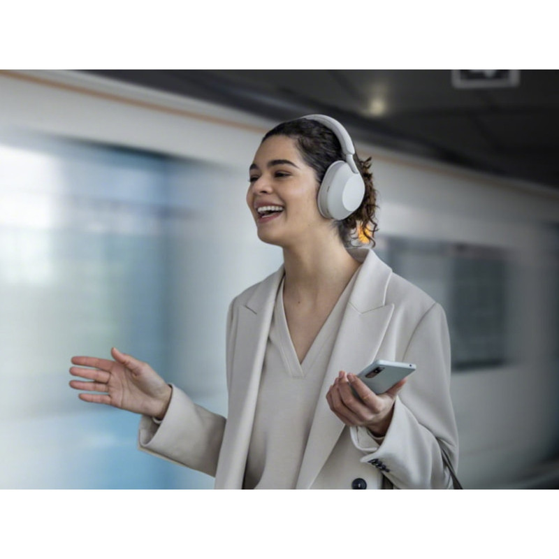 هدفون بیسیم سونی مدل WH-1000XM5 با نویز کنسلینگ فعال (ANC)، درگاه شارژ USB Type-C، دارای 4 میکروفون با فناوری Beamforming، پشتیبانی از دستیار صوتی، قابلیت اتصال همزمان به دو دستگاه
