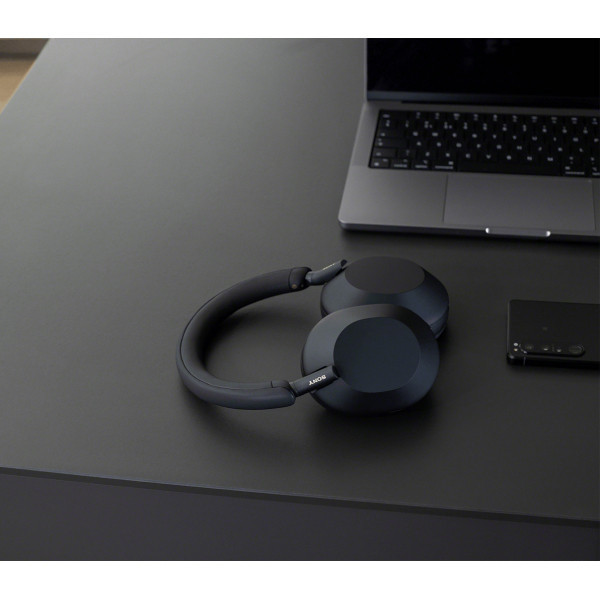 هدفون بیسیم سونی مدل WH-1000XM5 با نویز کنسلینگ فعال (ANC)، درگاه شارژ USB Type-C، دارای 4 میکروفون با فناوری Beamforming، پشتیبانی از دستیار صوتی، قابلیت اتصال همزمان به دو دستگاه